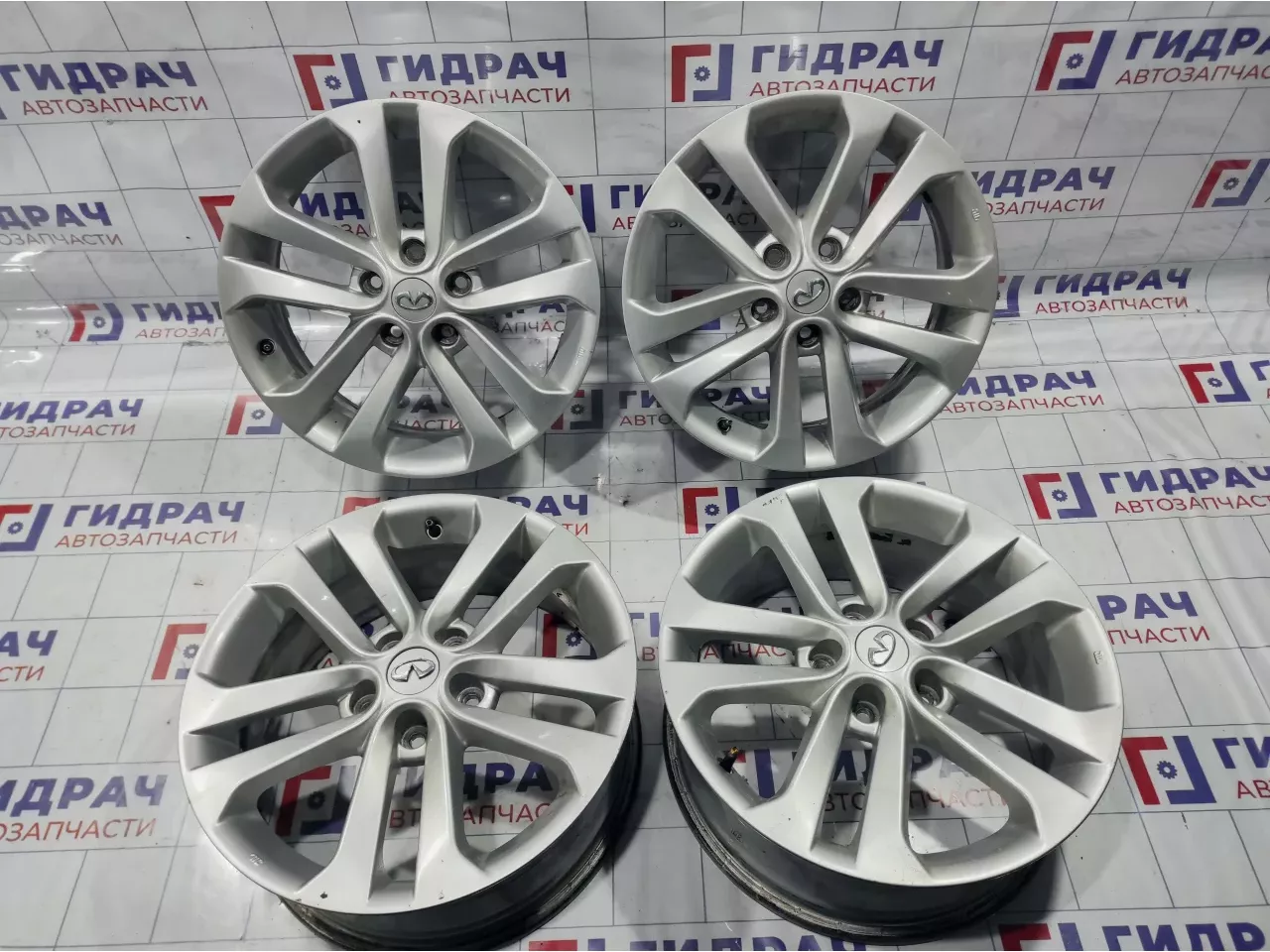 Комплект оригинальных литых дисков Nissan R17 5*114.3